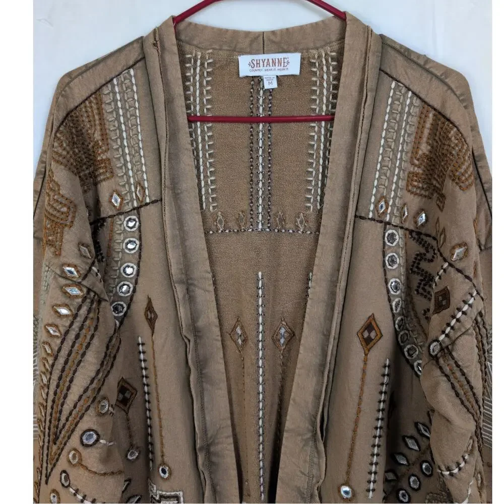 Shyanne tan embroidered beaded duster Size Medium Western Boho Cowgirl Rodeo